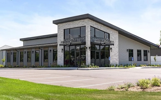 Aisc En Jis Standard Commercial Steel Building Prefab Steel Shopping Center